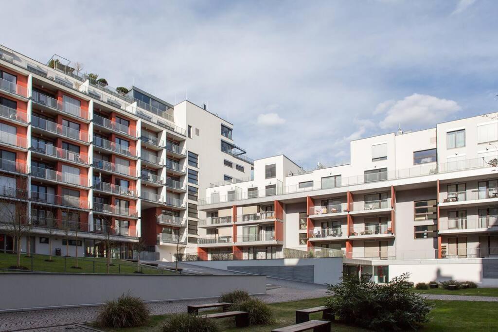 Jt'S Apartments Korunni Str. Prag Eksteriør billede