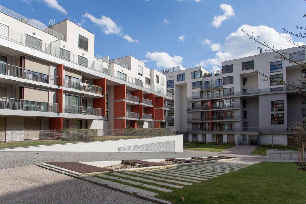 Jt'S Apartments Korunni Str. Prag Eksteriør billede