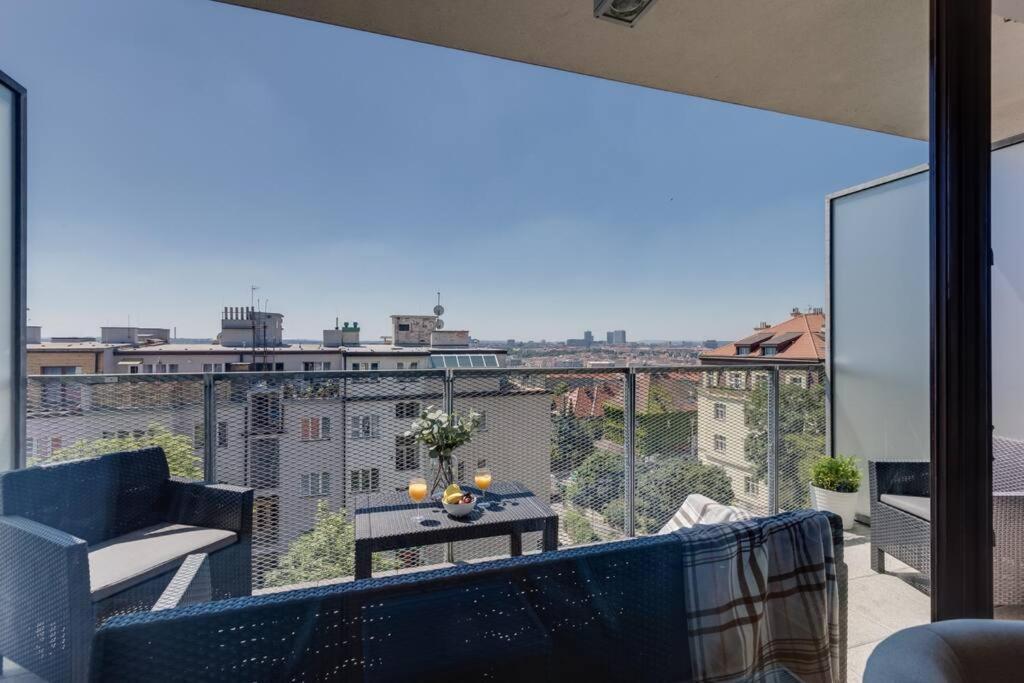 Jt'S Apartments Korunni Str. Prag Eksteriør billede